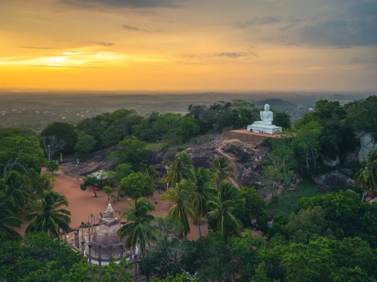 anuradhapura budda statue