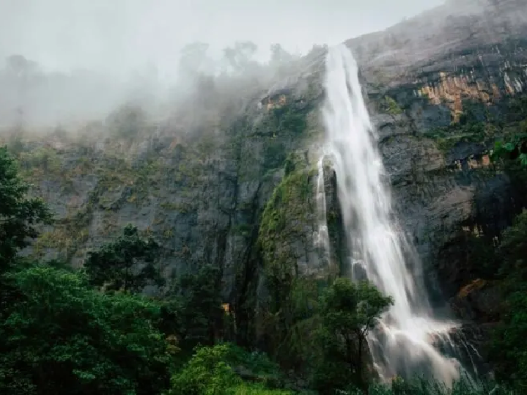 Most Beautiful Waterfalls in Sri Lanka Worth Visiting 8 diyaluma falls
