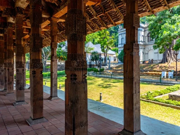 Ancient Kingdoms of Sri Lanka Explained Simply 4 magul maduwa in temple of tooth, kandy kingdom