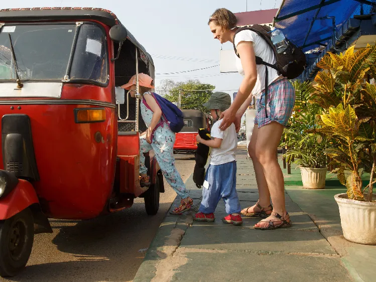 using local transportation options in sri lanka