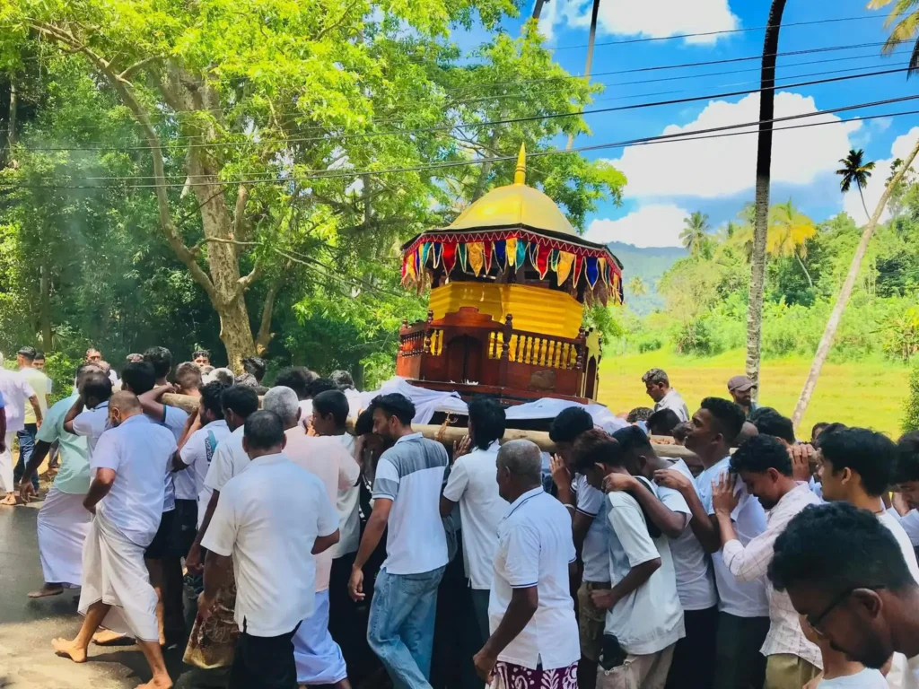Community of religious people who are collaborating with sagama perahera