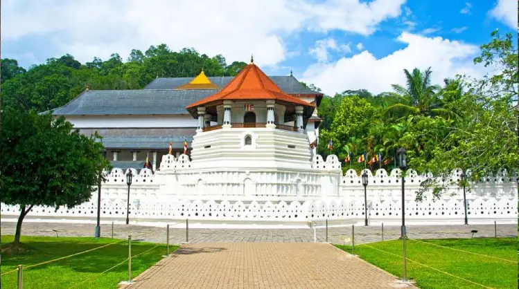 Temple of tooth relic, one of the Top Tourist Attractions in Kandy