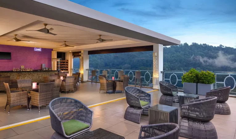 Bommu Rooftop Bar, Radisson Hotel - One of the Best Spots to Grab a Cold Beer in Kandy