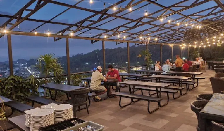 Oak Ray Flower Drum, one of the best byob places in kandy