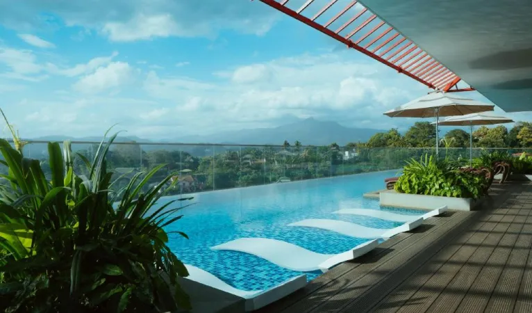 Rooftop infinity pool with in-water loungers and hill views, Kandy Myst by Cinnamon