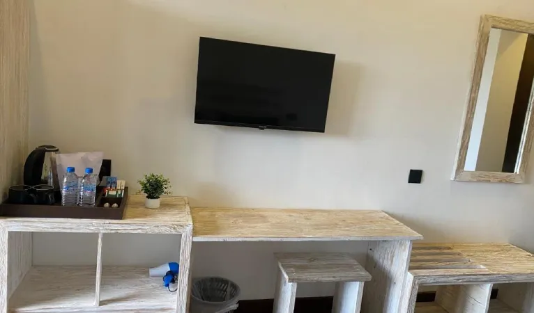 Room desk with TV and tea station at Sesatha Lake Kandy